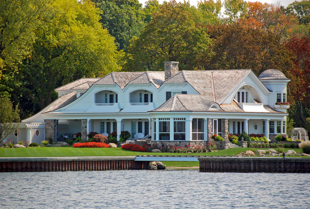 51 Stunning Lake Houses - Famous, New, Old, Big and Cozy